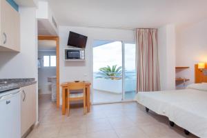 Posteľ alebo postele v izbe v ubytovaní Apartamentos Mar y Playa