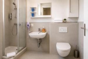 a bathroom with a shower and a toilet and a sink at Hotel am Seehafen in Hamburg