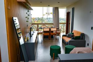 a living room with a table and a dining room at Sossego na serra vista para vale e lazer completo in Bananeiras