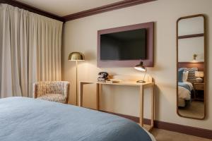a hotel room with a bed and a mirror at Dartmoor Lodge in Ashburton
