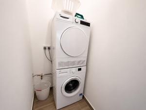 a washer and dryer in a corner of a room at Il-Kenn ta Roża Maisonette in Qala