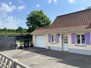 a small house with purple doors and a fence at Pets Home by Oxyne in Louches