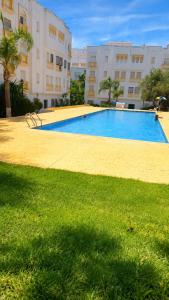 a large swimming pool in front of a building at L Escale de l Atlantique Dar Salma fibre optique piscines,clim&parking in Tangier