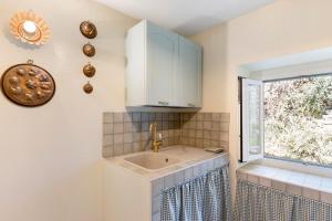 a kitchen with a sink and a window at Pietra Viva in Poggio