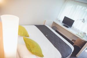 TV a/nebo společenská místnost v ubytování Hotel inn Design Laval