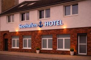 a hotel sign on the side of a building at Hotel am Seehafen in Hamburg