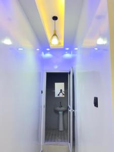 a white bathroom with a sink and a ceiling at Appartement confort keur massar in Rufisque