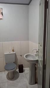 a bathroom with a toilet and a sink at Studio Brasiléia in Brasiléia