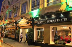 Gosti koji borave u objektu Eviston House Hotel