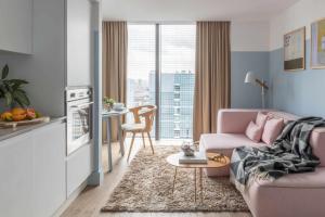 a living room with a pink couch and a table at Leman Locke in London