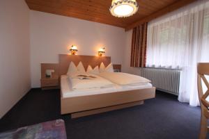 Postel nebo postele na pokoji v ubytování Gmünderklause + 23 fotografií