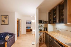 a kitchen and living room with a blue couch at Ferienhaus Napoleon in Waldmünchen