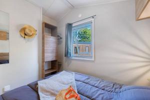 a room with a blue couch and a window at Mobilehome Evasion 46 in Saint-Gervais +12 photos