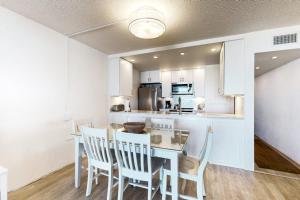 a kitchen and dining room with a table and chairs at Pyramid 4G in Ocean City