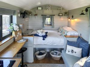 a small bedroom with a bed in a tiny house at Morning Mist in Strensall