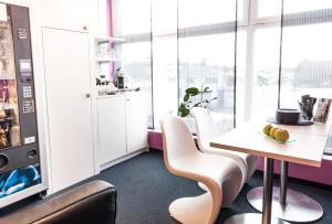 Kuchyň nebo kuchyňský kout v ubytování Sky Design Motel + 16 fotografií