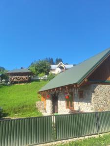 a stone house with a green roof at Садиба Сузір'я in Vorokhta
