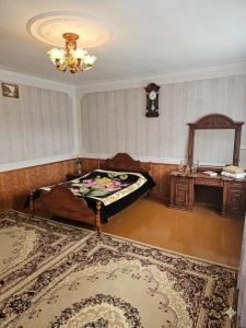 a room with a bed and a table and a mirror at Qecresh Garden House in Qǝçrǝş +10 photos