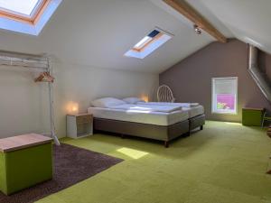 a bedroom with a bed in a attic at Texelheerlijk 4 in De Koog