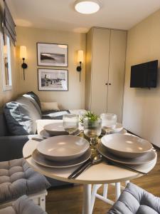 a living room with a table with plates on it at Sosnowe Tarasy in Boszkowo-Letnisko +11 photos
