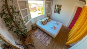 a living room with a couch and a window at Guesthouse Évasion in Contis-les-Bains