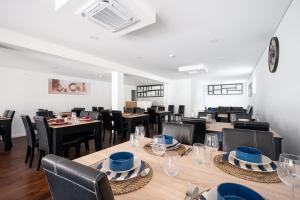 a dining room with tables and chairs in a restaurant at AL Hirondelle in Sernancelhe