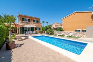 a villa with a swimming pool and a house at Villas2meet La Siesta in Cala Romàntica