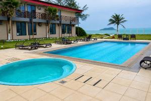 a swimming pool in front of a building at HANNA Búzios Al Mare Hotel in Búzios