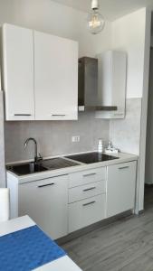a kitchen with white cabinets and a sink at IL CIELO SUL MARE in Bisceglie