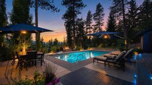 a backyard with a pool with chairs and umbrellas at Skyline in Roslyn