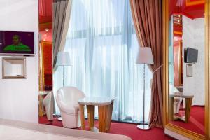TV a/nebo společenská místnost v ubytování Road Star Hotel