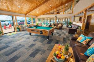 a large living room with a pool table at Round Barn Lodge in Spring Green