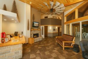 a living room with a couch and a fireplace at Round Barn Lodge in Spring Green +9 photos