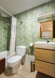 a bathroom with a toilet and a sink at Casa Rural Uria in Gavín