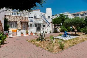 a statue of a bike in front of a building at WELCS CASA 357 EMP con piscina privada in Empuriabrava