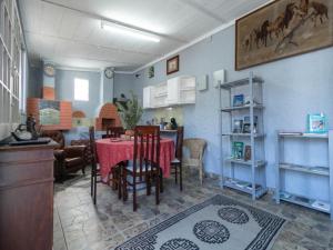 a kitchen and dining room with a table and chairs at Akisol Hostel Idanha in Idanha-a-Nova