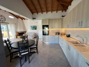 a kitchen and dining room with a table and chairs at Villa in Skiathos in Skiathos