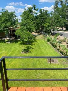 a view of a yard from a balcony at Csillagfürt Vendégház in Kiskunmajsa