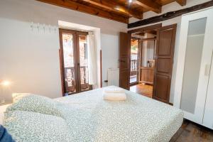 a bedroom with a bed with a blue comforter at El Llagar de Ternín in Villaviciosa