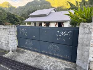 a blue fence in front of a house at Villa Tchama in Salazie