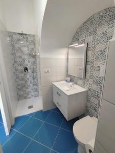a bathroom with a toilet and a sink and a shower at L'Eco del Mare in Pisciotta