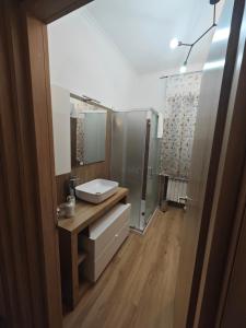 a bathroom with a sink and a mirror at locazione turistica da Iole in Popoli +7 photos