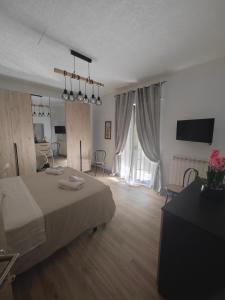 a hotel room with a bed and a television and a room at locazione turistica da Iole in Popoli