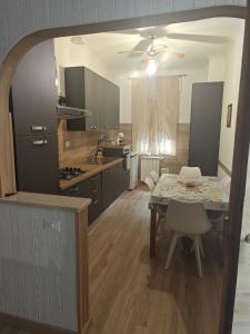 a kitchen with a table and chairs in a room at locazione turistica da Iole in Popoli