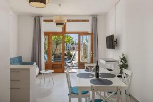 a kitchen and living room with a table and chairs at Apartment Amfora in Podgora