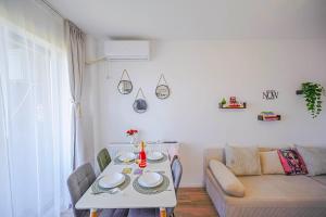 a living room with a table and a couch at ChicStudio Full Kitchen AC Free Parking Popcorn in Chiajna +26 photos