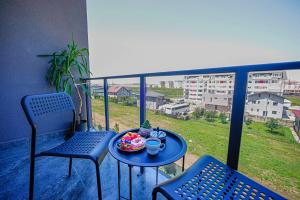 a table with a plate of food on a balcony at ChicStudio Full Kitchen AC Free Parking Popcorn in Chiajna