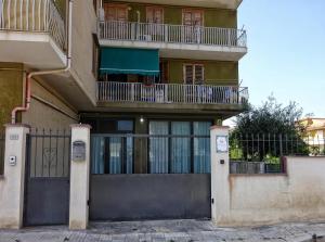 a building with a gate and a balcony at Loredana's House in Pachino