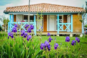 a house with purple flowers in front of it at Domaine de Chadeyron in Lagorce
