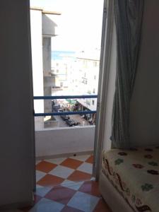 a door leading to a room with a view of a window at Resicence jaouharat zarkaa in M'diq